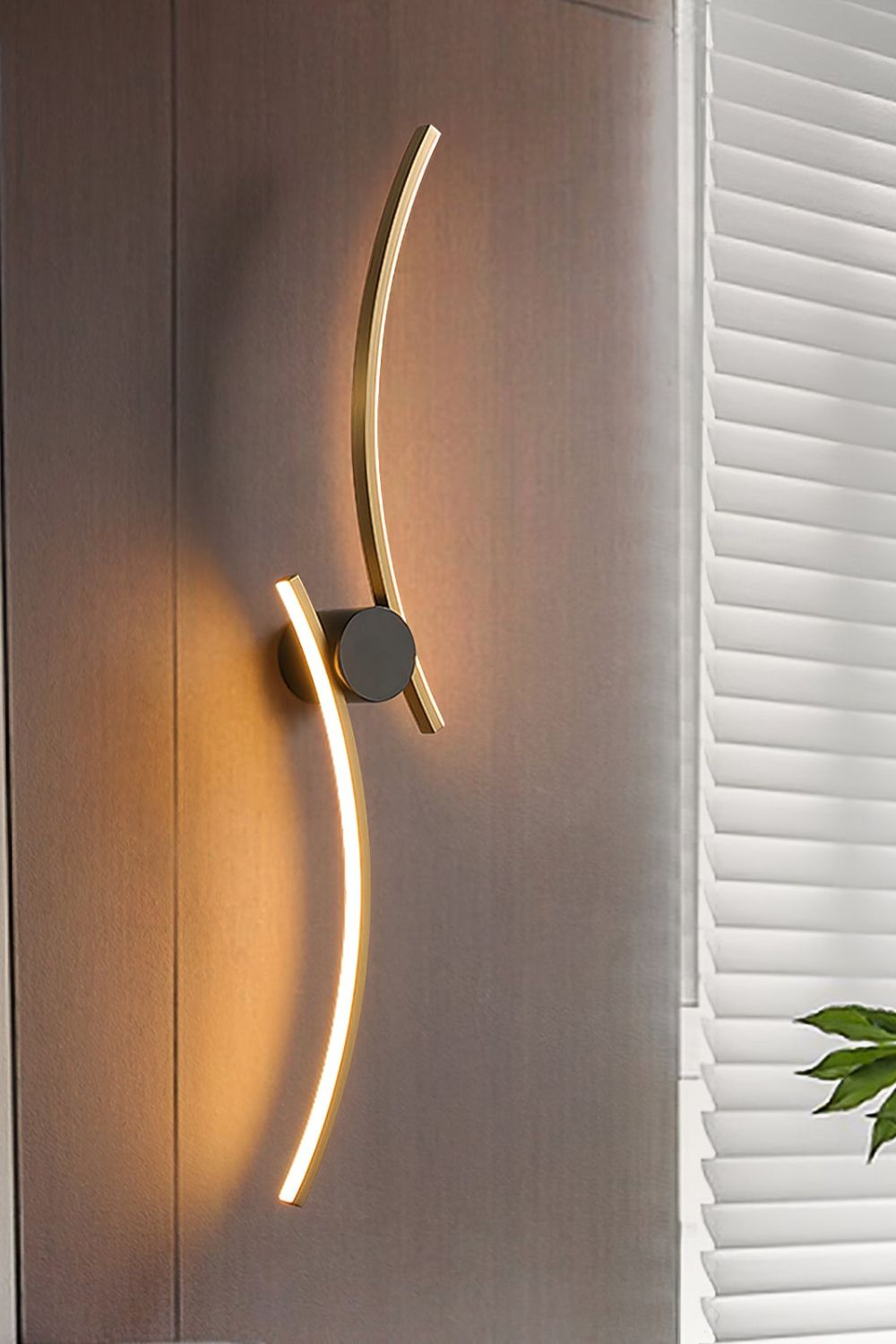 Curved Wall Lamp