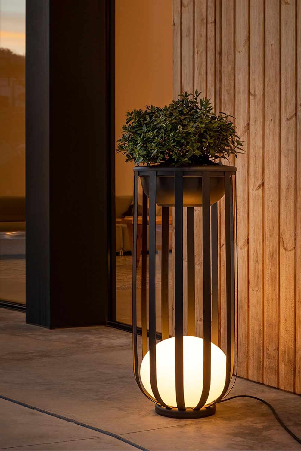 Garden courtyard floor lamp