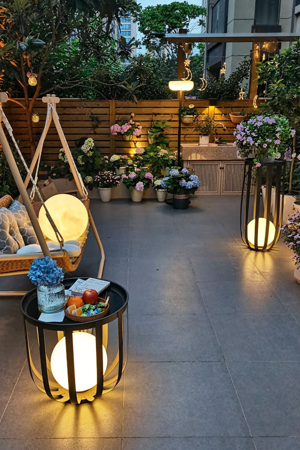 Garden courtyard floor lamp